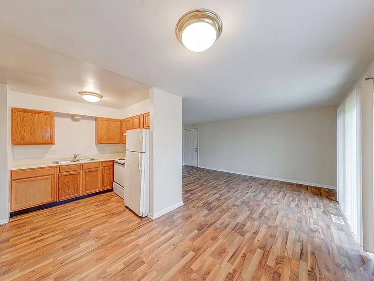 Lawrence Glen Apartments — Photo 7