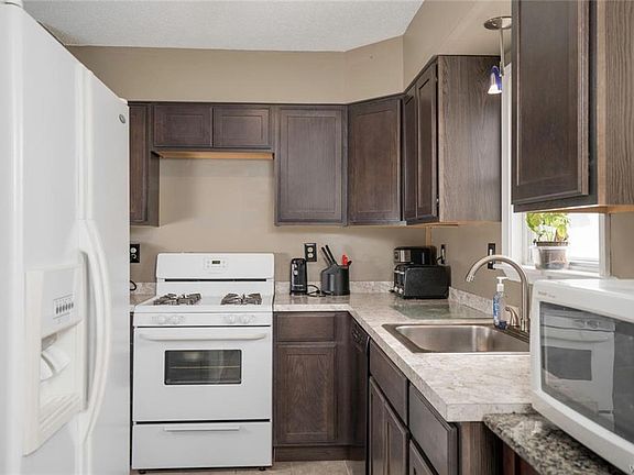 5th image of 8 Cathedral Ct