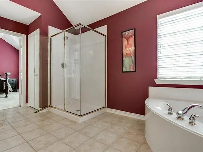 1016 Thorncliff Trl — Photo 15