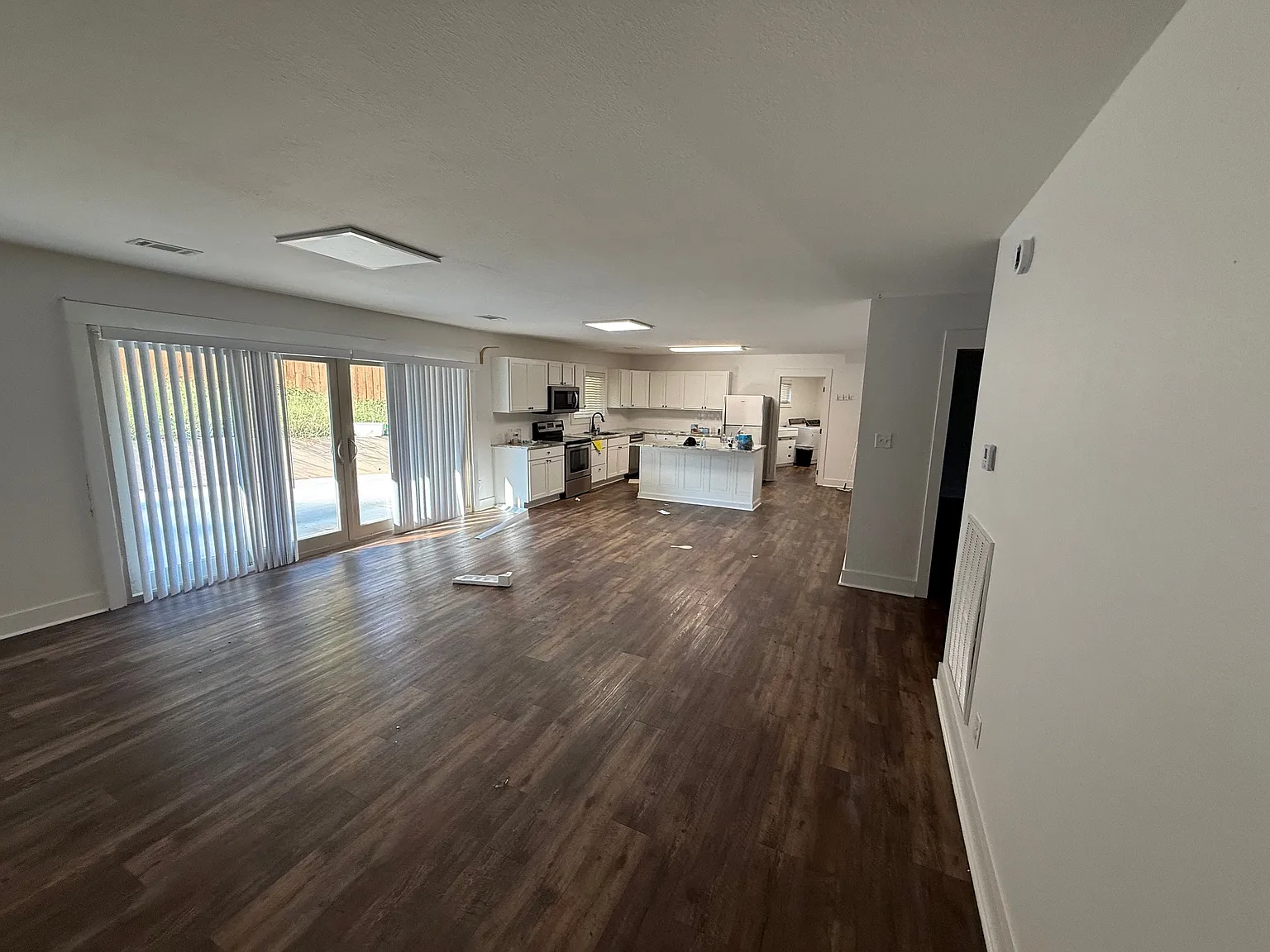 3 bed, 2053 sqft, $1,995 — Photo 3