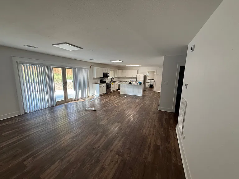 623 Dyer Cir — Photo 3