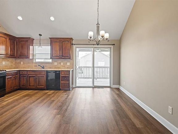 4th image of 18307 Rock Creek Dr