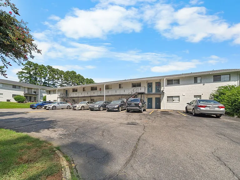 Monarch Apartments — Photo 37