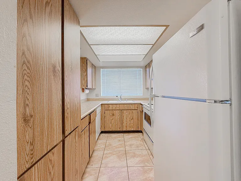 812 W Duke Dr — Photo 8