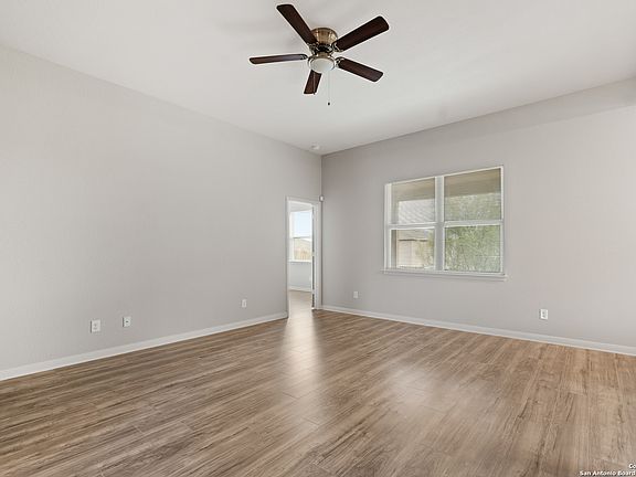 4th image of 212 PRIMROSE WAY