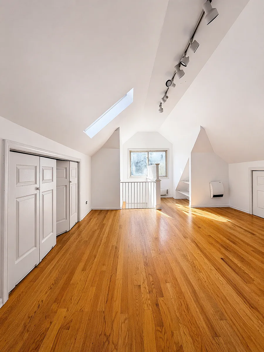 Den - 5712 N Meade Ave #2