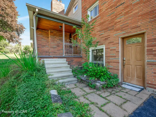 359 Upper Demunds Rd, Dallas, PA 18612