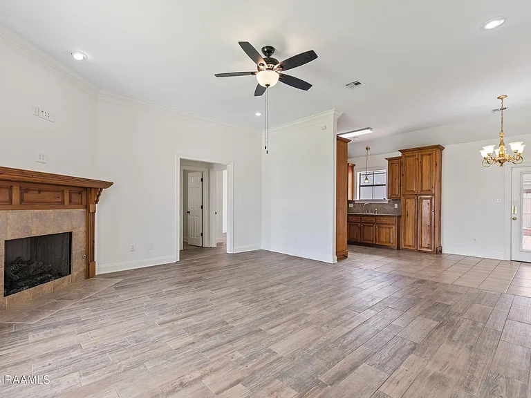 206 Oak Hill Ln — Photo 4