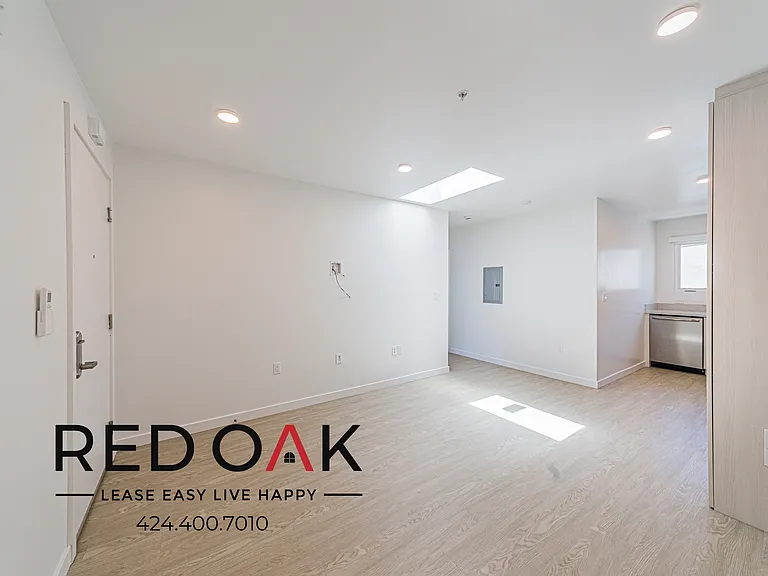 847 S Sherbourne Dr #10 — Photo 5