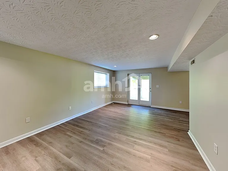 725 Kent Cir — Photo 20
