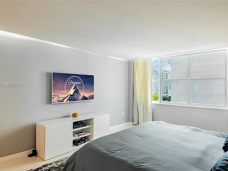 5750 Collins Ave #7A — Photo 16