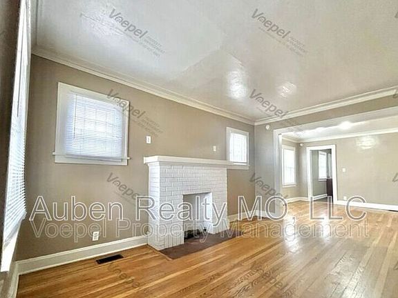 4th image of 5446 Harrison St #1F