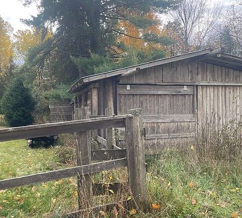 5th image of 7574 White Rd