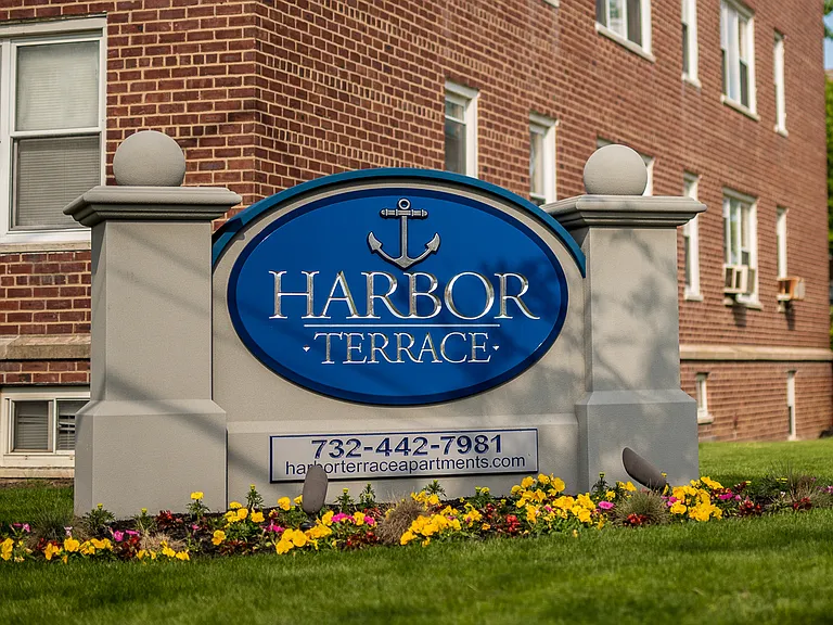 Harbor Terrace Apartments — Photo 30