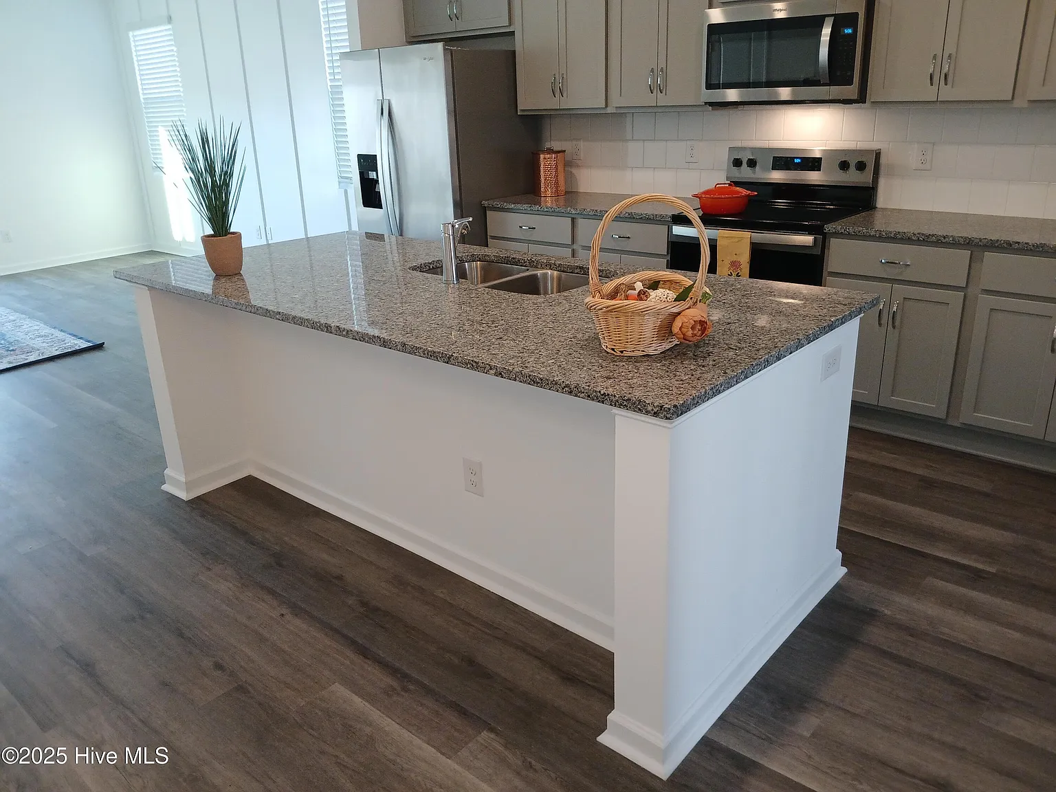 3 bed, 2.5 bath, $1,950 — Photo 4