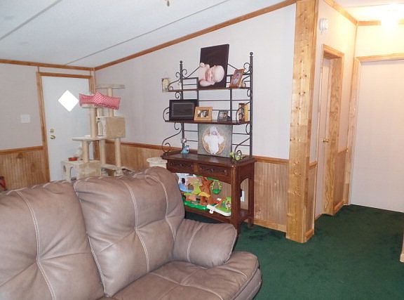4th image of 10 Edgewood Dr