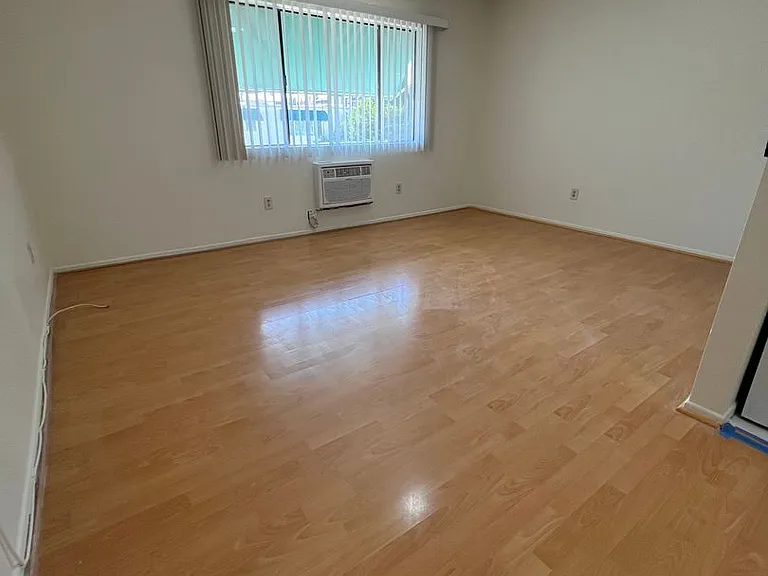 1001 Orange Grove Ave — Photo 2