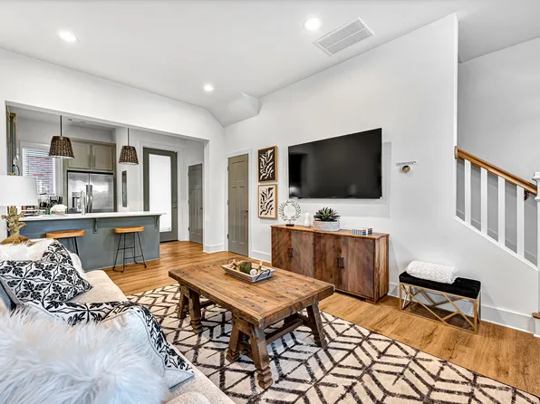 394 S Hill Ave, Fayetteville, AR 72701