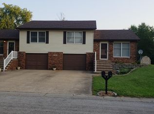 529 Briarwood Dr #B, Troy, IL