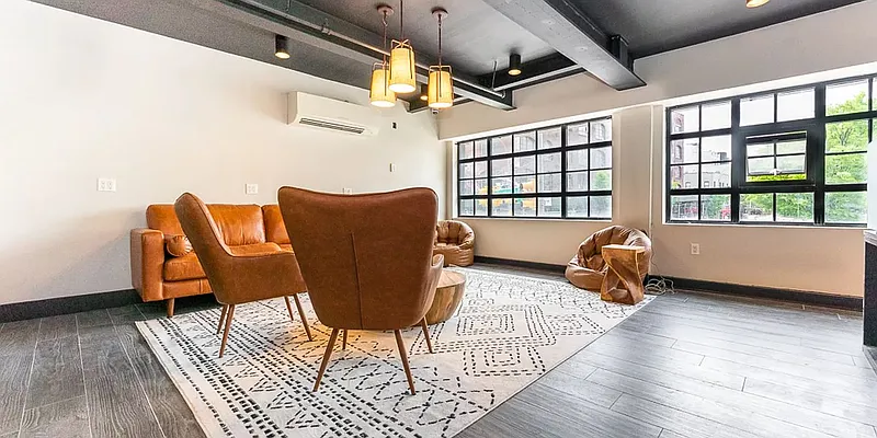 Rented by PREMIUM US INC | media 11