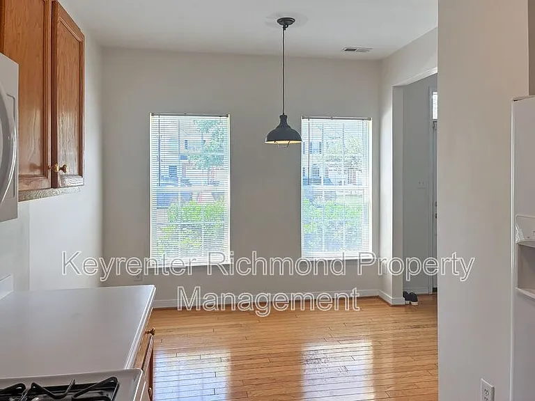 5904 Chapel Lawn Ter — Photo 3