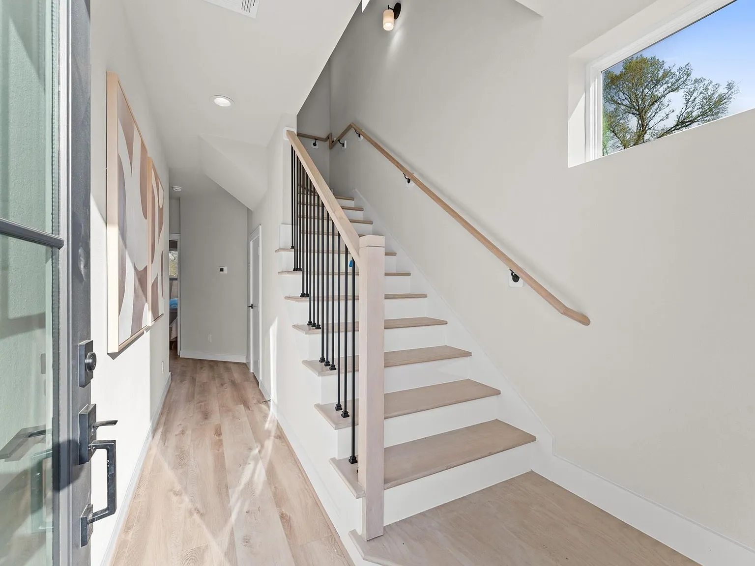 3 bed, 2.5 bath, 1458 sqft, $2,200 — Photo 3