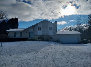 5958 Sunny Hill Dr, Oxford, MI 48371