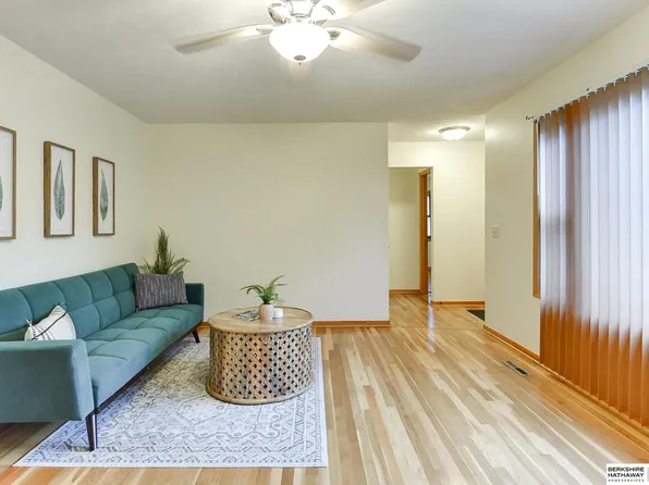 4025 Saratoga St, Omaha, NE 68111