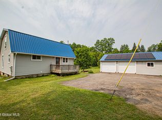 105 Travers Rd, Amsterdam, NY 12010