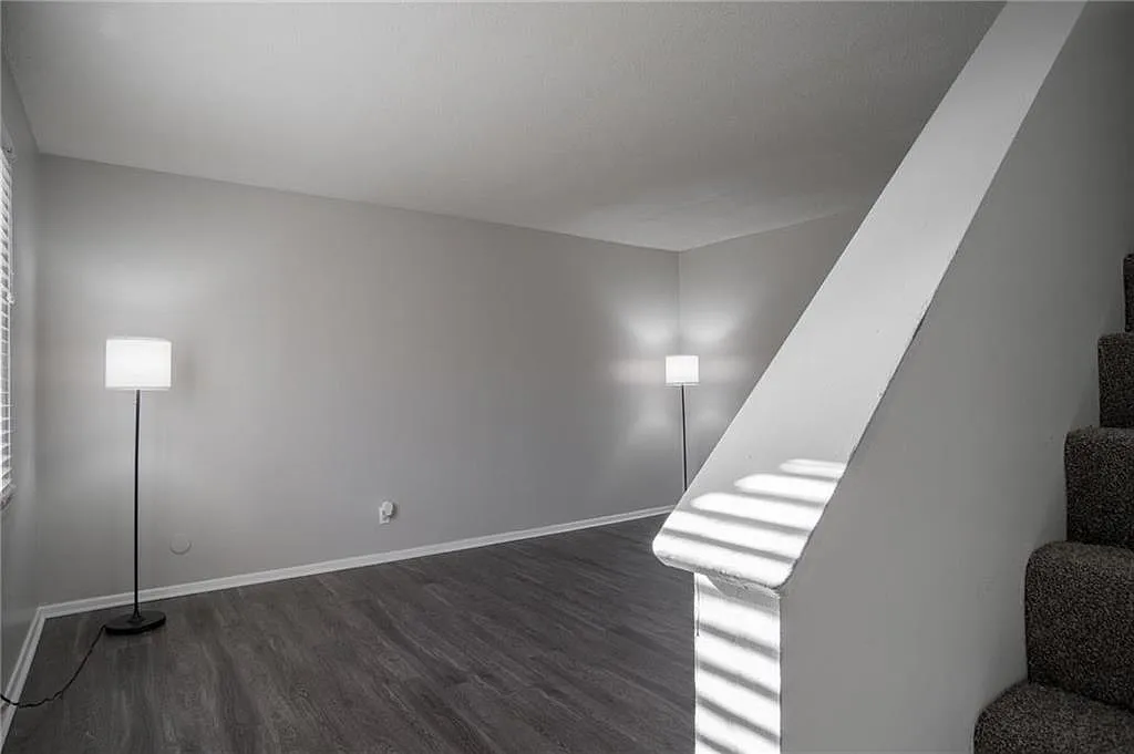 8324 Hemlock St — Photo 4
