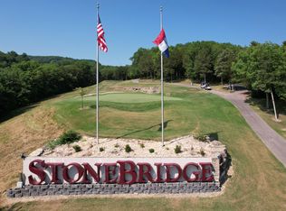 101 Forest Lake Dr, Reeds Spring, MO 65737