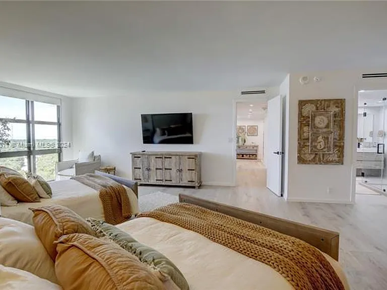 1121 Crandon Blvd #D1201 — Photo 23
