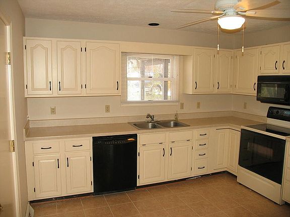 4th image of 19 Wisteria Way