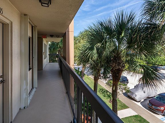 4th image of 801 Seafarer Circle #305