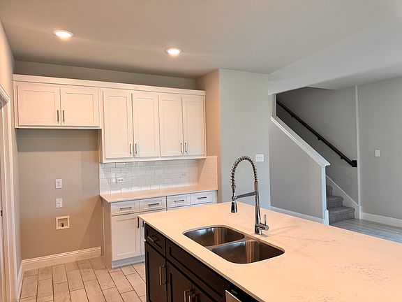 3rd image of 804 Sicily Blvd