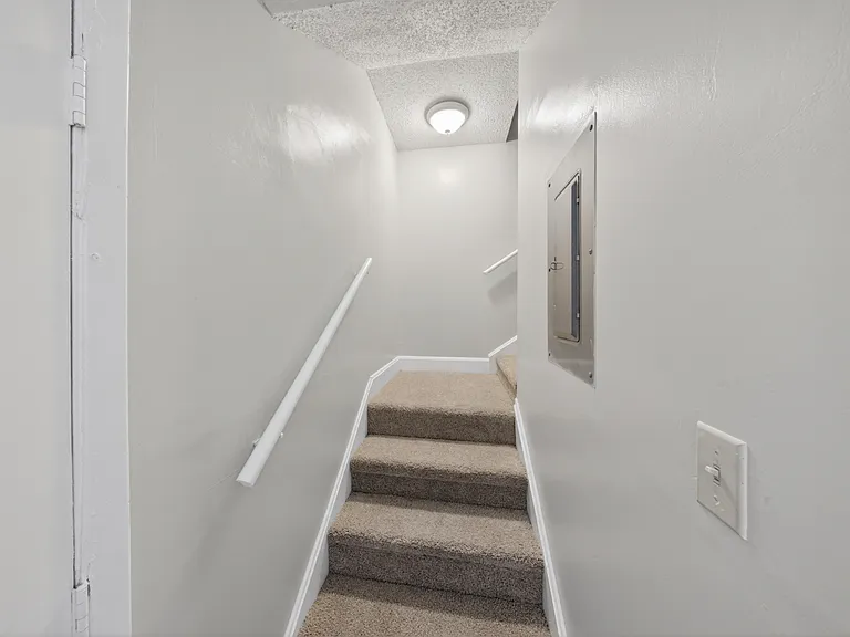 1196 McArthur Dr #4 — Photo 6