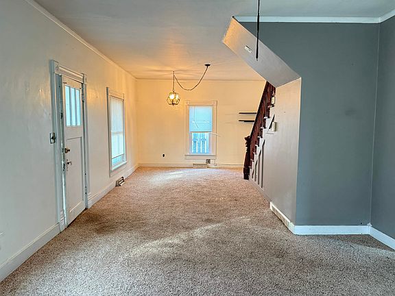 3rd image of 217 Crawford St