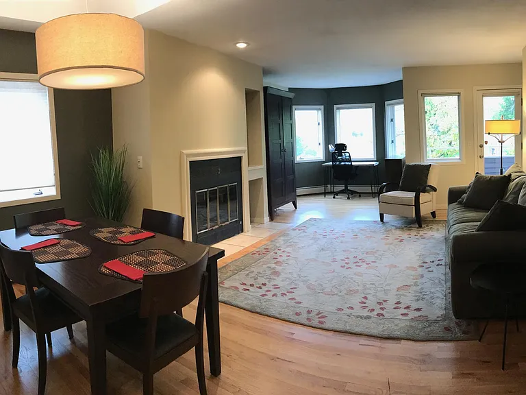 Spacious living/dining area