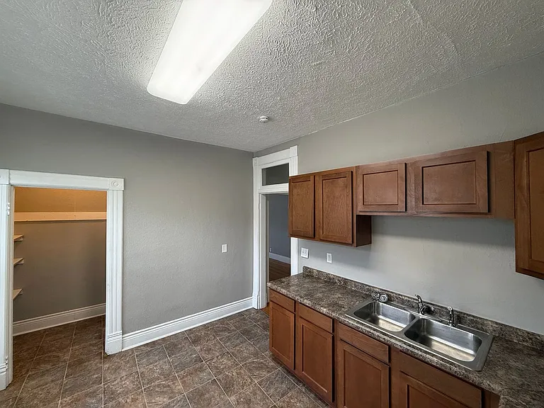 118 N Glenwood Ave — Photo 49