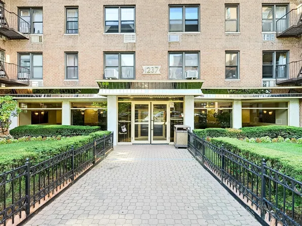 1237 Avenue Z image 1 of 16