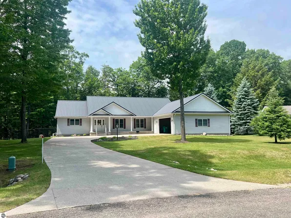 131 Indian Oaks Trl, Prudenville, MI 48651
