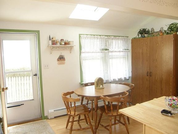 Breakfast Nook w/ skylight