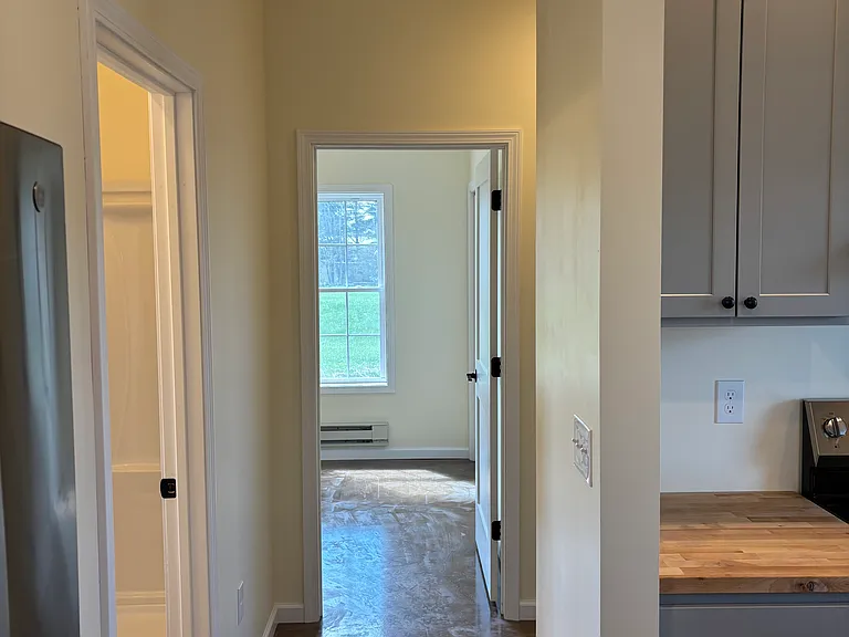 211 E Enfield Center Rd — Photo 12