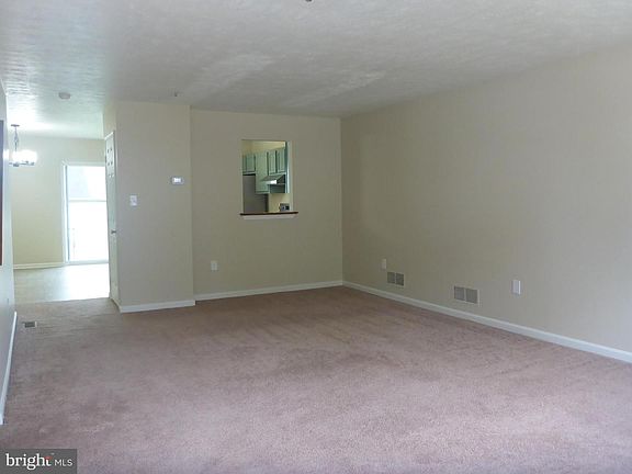 4th image of 61 Sycamore Dr
