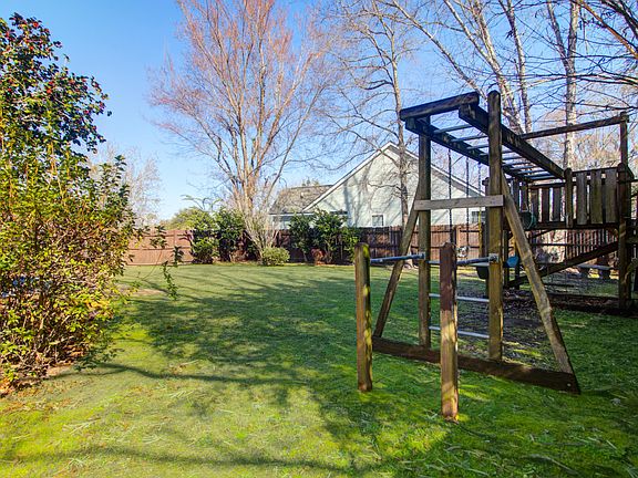 4th image of 4084 Laurelwood Dr