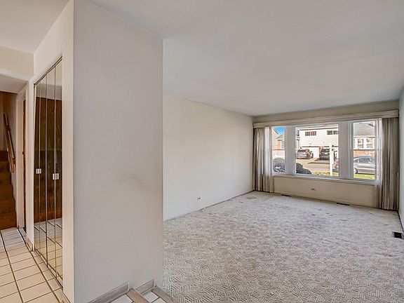 3rd image of 9149 W Oaks Ave