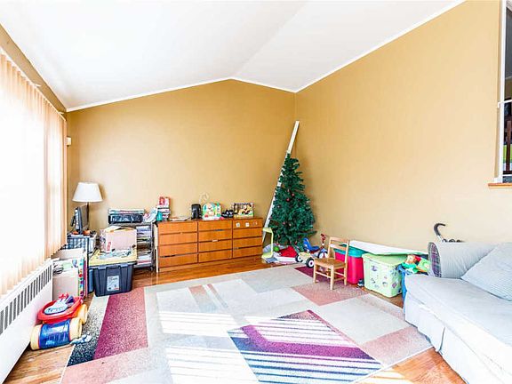 5th image of 178 Saint Marks Ave