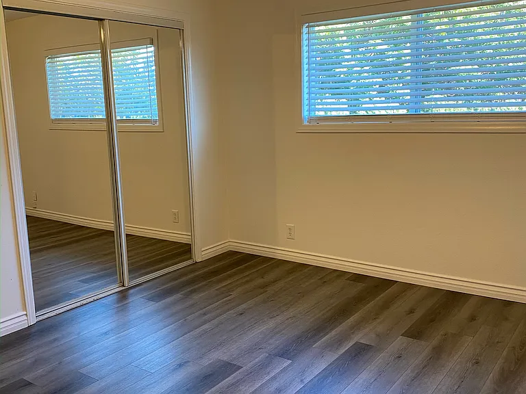 Coast Apts — Photo 8