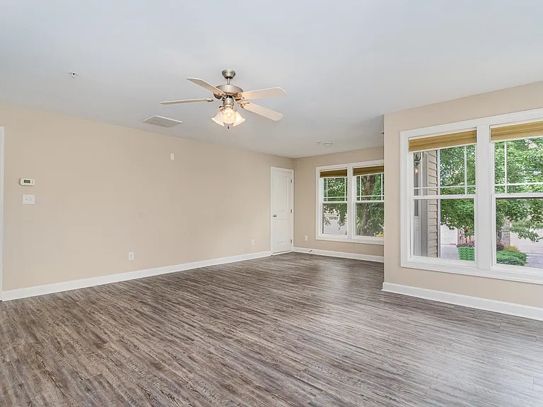 114 Primrose Ln — Photo 11