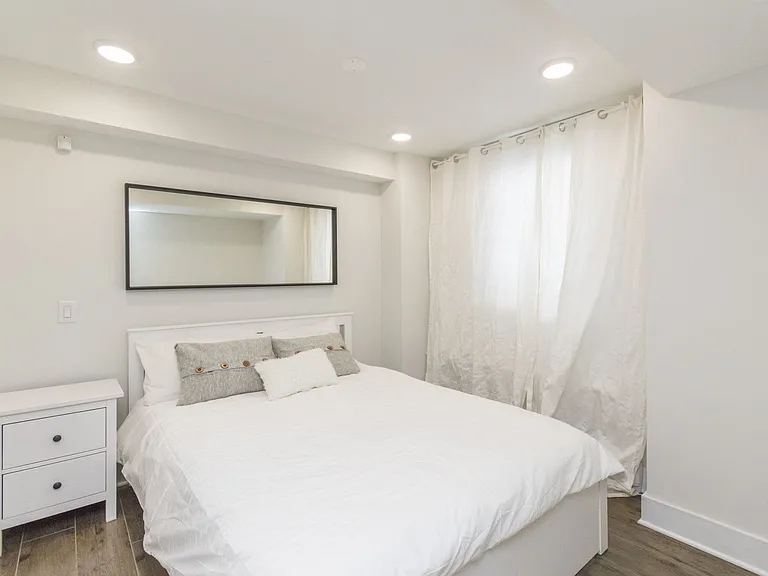 8017 Winston Rd #6R — Photo 8